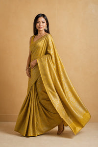 Sona Crepe Silk Saree With Gold Zari Weaving And Contrast Blouse — view 3